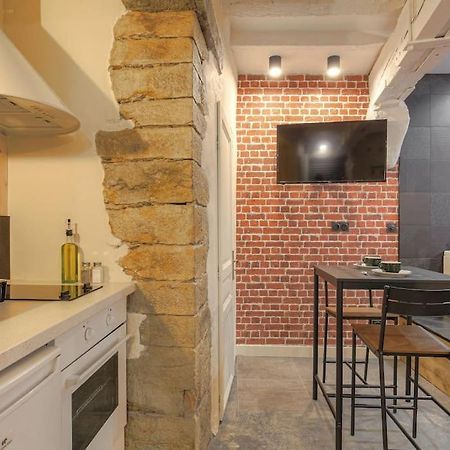 Industrial-Style Studio With Bathtub, Vieux-Лион Екстериор снимка
