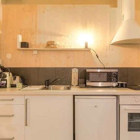 Industrial-Style Studio With Bathtub, Vieux-Лион Екстериор снимка
